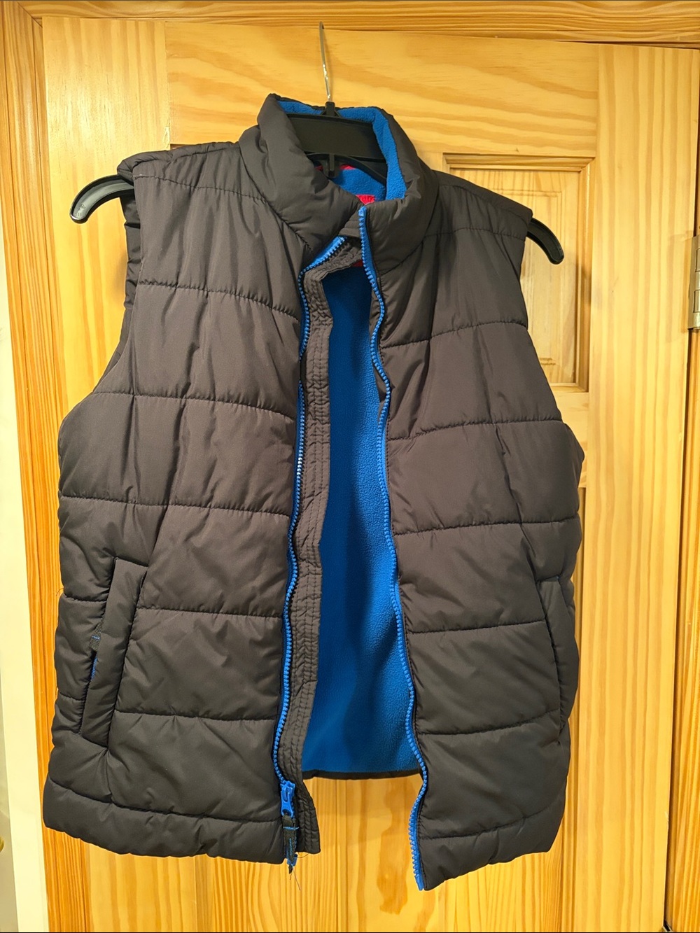 Amazon Essentials Gray Quilted Vest with Blue Lining Boys